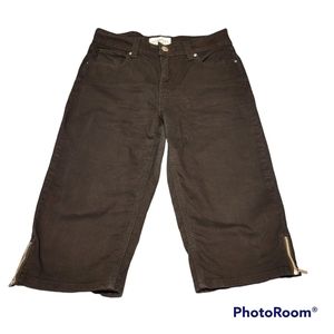 Levi black capri's, size 10.